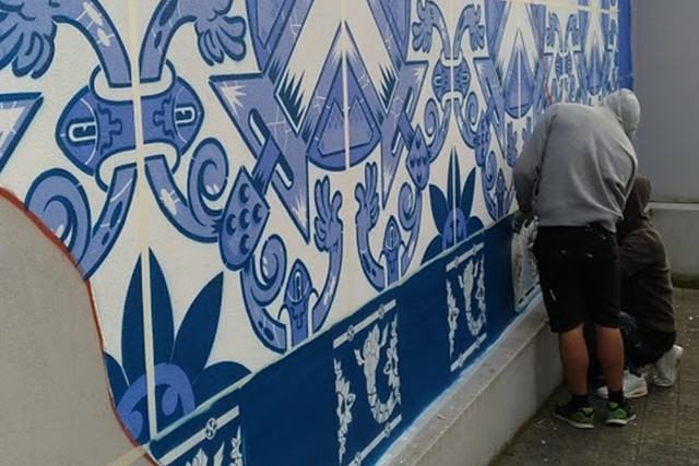 Collaborative tile mural painting in Campanhã