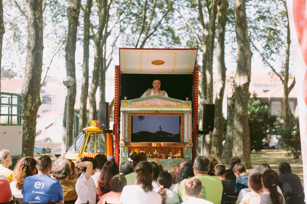 Traditional puppet theatre performance used in the photo-elicitation set